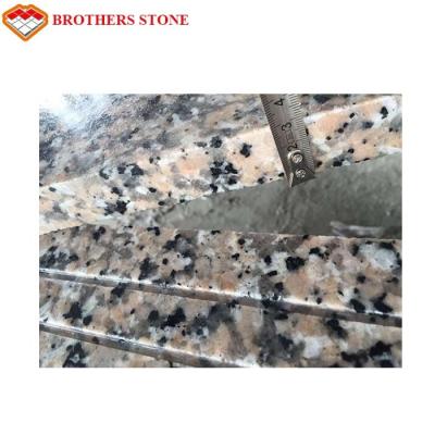 China Deckt roter Granit-Stein Chinese Xili dekorative Steinstärke der straßenbetoniermaschinen-15-30mm mit Ziegeln zu verkaufen