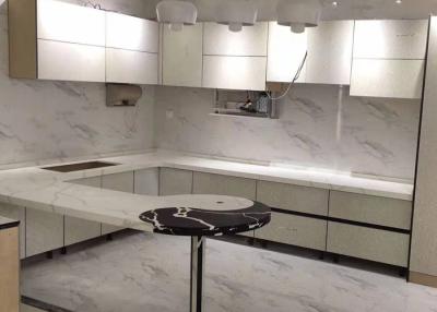 China Cozinha branca Worktops de quartzo, tamanho personalizado de quartzo bancadas de pedra à venda