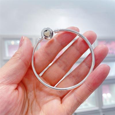 China Romantic Designer Bangle Seller Fashion Brand Jewelry Bracelet 2023 Newest Bracelets Heart Charms For Jewelry Making for sale