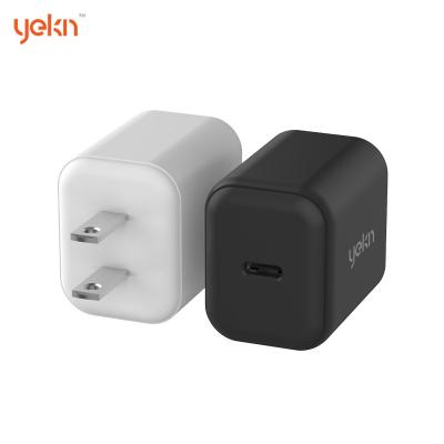 China PD Fast Charging Yellowknife USB C Charger Fast Charger with Foldable Plug,  20W Phone Charger for iPhone 14/14 Plus/13/12 for sale