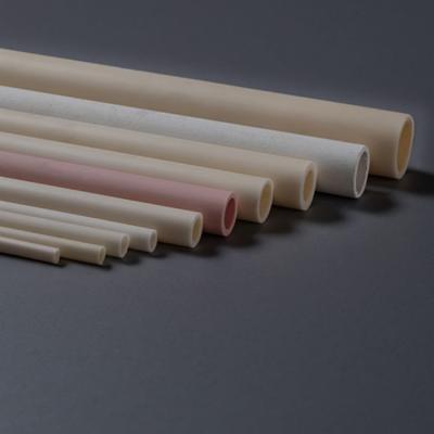 China Tubos cerâmicos redondos de alumina Design personalizado para aplicações de temperatura à venda