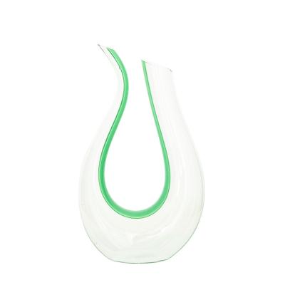 China Handblown CLASSIC Green Colored Elegant Lead Free Crystal Curved Wine Decanter for sale