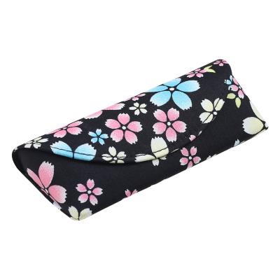 China Youth fashion E88 floral fabric eyewear case for women's birthday vintage eyewear bag, new compact myopia eyewear case for sale