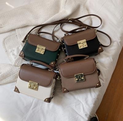 China Fashion Bags 2021 New Lady Textured Retro Fashion Messenger Bags High Quality Small Square Bags for sale