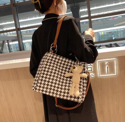 China Fashion Bags 2021 Large Capacity Lady Bags Fashion Wholesaler Hot Selling Messenger Shoulder Tote Bags for sale