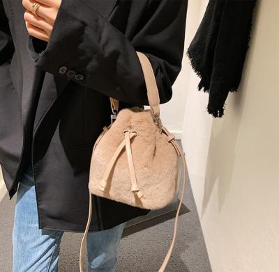 China Fashion Bags 2021 Hot Selling High Quality High Quality Lady Bags Fashion Wholesaler Messenger Plush Bucket Bags for sale