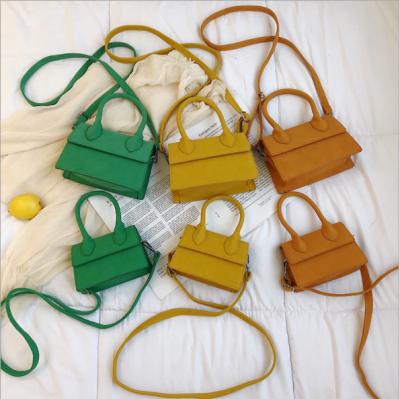 China 2019 fashion spring color small purses retro style chic hot sale girls handbag cute belt purse for sale