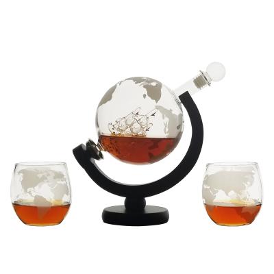 China Heavy Base Lead Free Whiskey 850ml Decanter Globe Set With 2/4 Etched Globe for sale