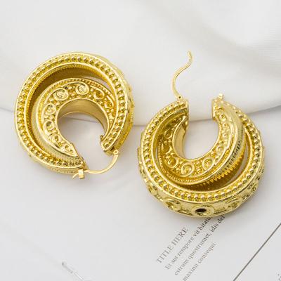 China Hot FASHIONABLE INS Acrylic Crystal Dangle Drop Hoop Irregular Link Style Unique Wooden Clip On Earrings For African American Women for sale