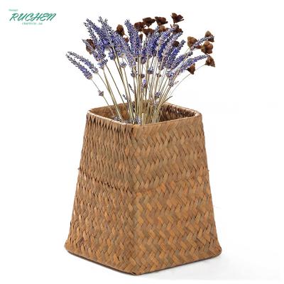 China Art Craft Woven Seagrass Iron Yarn Vase Plant Retro Flower Storage Baskets Bedroom Home Decor Handmade Unique Viable Dry Handmade Hotel Decor for sale