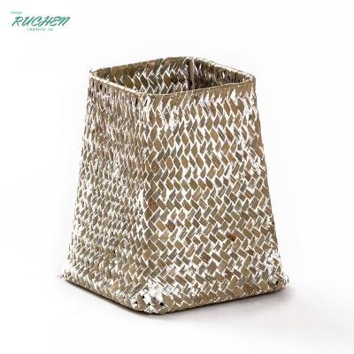 China Handmade Art Craft Woven Seagrass For Home Room Hotel Decoration Accessories Storage Baskets Retro Flower Plant Viable Single Dry Vase for sale