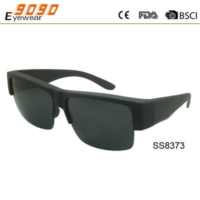 China Classic Sports Sunglasses, Made of PC, Comfortable to Wear, Men's Sunglasses for sale