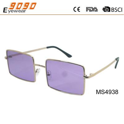 China Nuevas gafas de sol del estilo, hechas del metal, de la forma del rectángulo, de convenientes para los hombres y las mujeres en venta