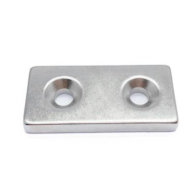 China Industrial Magnet N35-N52 Square Magnets With Hole for sale