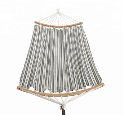 China Foldable Stylish Patio Portable Outdoor Hammock With Curved Wooden Spreader for sale