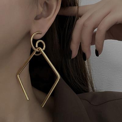 China E-0941 fashion simple French geometric hollow earrings durable 925 silver jewelry earrings 2021 Korean women's long earrings for sale