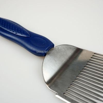 China Farms Beekeeping Scraper Honey Tool Metal Honey Uncapping Fork With Plastic Handle for sale