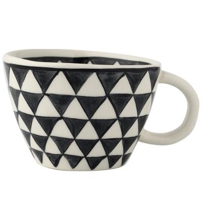 China Cheap Viable Creative Minimalist Black Triangle Handle Gold Office Cup Ceramic China Coffee Mug for sale