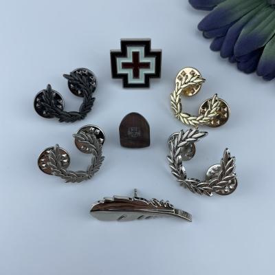 China Brass Metal Lapel Pin Brooch Sewing Accessories For Clothing Dressmaker Pins Skull Design Collar Stays Button Covers AY8257 for sale