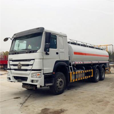 China Transport oil SINOTRUK HOWO EURO 2 fuel tank truck tanker refueling truck for sale for sale