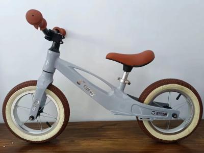 China Pneus cheios de ar Passeio a pé Passeio de bicicleta Tranqüilo e confortável à venda