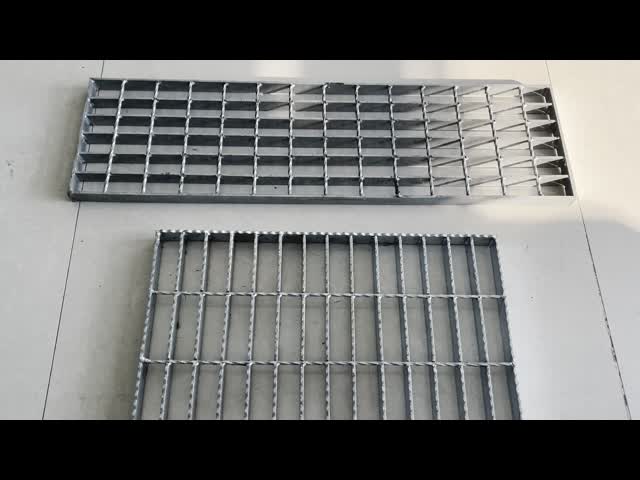 Galvanized Steel Walkway Grating Black / White For Chemical Plant 30*3mm