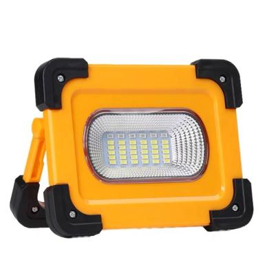 China Residential 60w 80W Magnet Solar Flood Lights Outdoor Camping Fishing Growing Led Handheld Work Light Solar Powered Rechargeable Lamp for sale