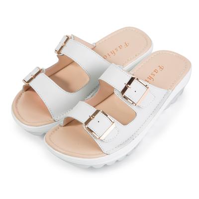 China Light weight 2021 spring and summer new casual women's sandals tilt heel sandals and thick-soled slippers beach slippers for sale