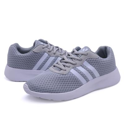 China CUSHIONING Wholesale And Retail 39-46 Size Luxury Sneakers Mens Trainers Fashion Running Sneakers For Men for sale