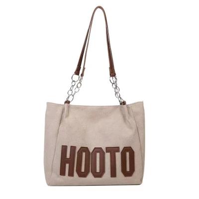 China Best 2023 Ladies Stylish Soft Bag Portable New Products With Metal Strap Chain Handbag With Leather Logo for sale