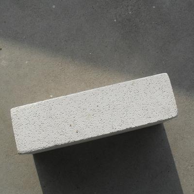 China Lz-48 Insulation Brick Light Weight White Insulating Fire Refractory Bricks For Furnace for sale