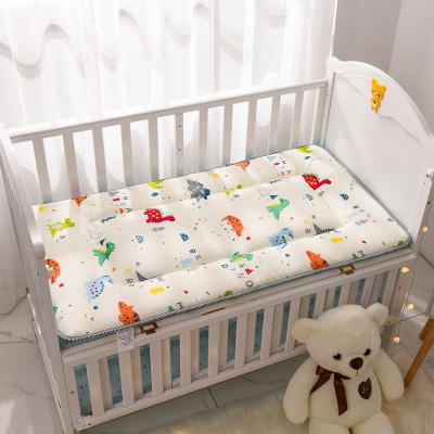 China Competitive Price Disposable High Quantity Cotton Material Design 100% Newborn Baby Flat Diaper Sheets for sale