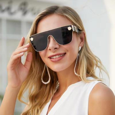 China Fashion sunglasses 2022 one-piece sunglasses new luxury metal frame sunglasses for men and women tend sunglasses for sale