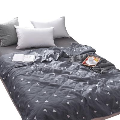 China Warm 100% Polyester High Quality Wholesale Microfiber Summer Comforter OEM Comforter Home For Summer for sale