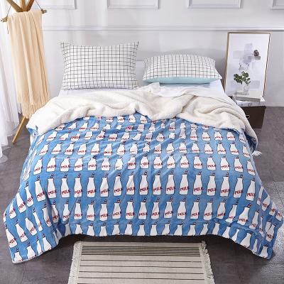 China Fashionable anti-static lambswool blanket is suitable for home, office, travel, going out and nap blanket for sale