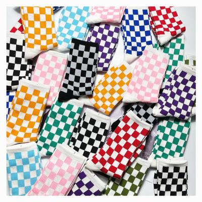 China Antibacterial Spring And Autumn Classic Color Checkerboard Mens And Womens Pure Cotton Sports Socks for sale