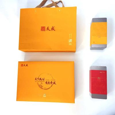 China Recycled Packaging Materials Magnet Folding Materials Custom Paper Gift Party Packing Box Paper Box With Magnet Closure for sale