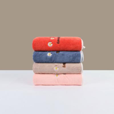 China QUICK-DRY Good Selling Products Little Bee Embroidery Daily Use Cute Bath Towel Factory Wearable Bath Hotel Towel for sale