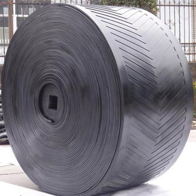 China Raw Material Transfer Belt Conveyor PE Chevron Pattern Heat Resistant Rubber Conveyor Belt For Cement Industry for sale