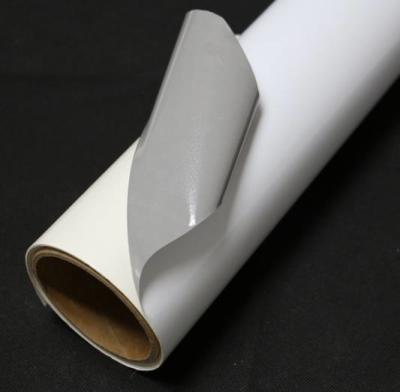 China Rollo brillante de la etiqueta engomada 100mic del vinilo de la publicidad al aire libre con Permernent Grey Glue en venta