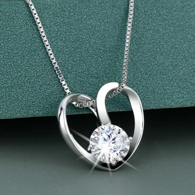 China TRENDY 1.0CT Moissanite Diamond Necklaces For Women 925 Silver VVS1 Round Moissanite Necklace 18 Inch Chain Heart Pendant Gift For OE for sale