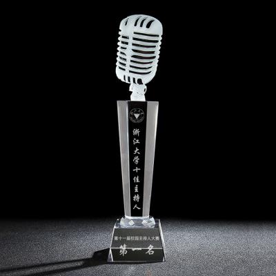 China creative Music crystal trophy customized microphone singers award Te koop