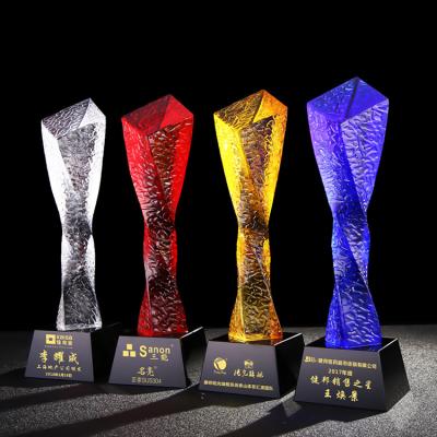 China Creative custom colorful twisted pillar Crystal Trophy Te koop