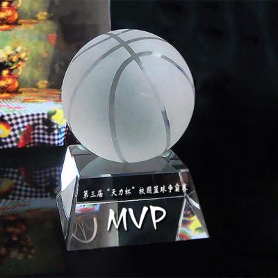 China K9 crystal award balls basketball trophy for winner gift en venta