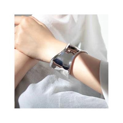 China Vintage High Quality Summer Bottom Couple Non Tarnish Bracelet for sale