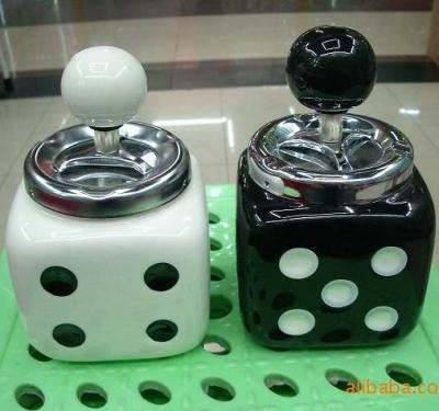 China With Rotating Ceramic Cover Mode Lowering The Dies Ashtray With Cover Rotating for sale