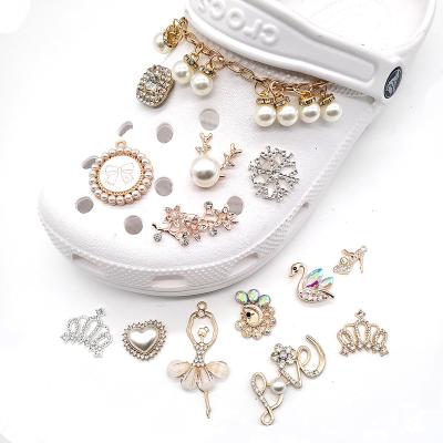 China Clog Charm Necklace Gem Shoe Charms Fang Accessories Designer Shoe Decoration Suitable for Women and Men for sale