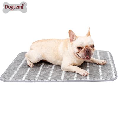 China Breathable Pet Blanket 3D Mesh Dog Mat Summer Cool Cooling Dog Cushion With Anti-Slip Bottom for sale