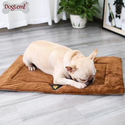 China Dog Cushion Waterproof Thermal Warm Waterproof Mat, Comfortable Plush Dog Cushion Bed Wholesale for sale