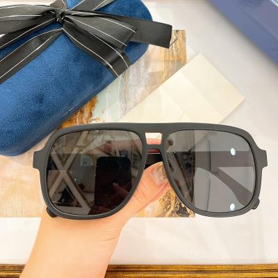 China Good Quality Fashion Sun Glasses Brand Designer Men Women Sun Glass Board Frame Vintage Fashion Woman Sunglasses With Box And Case for sale